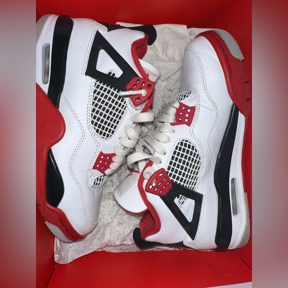 Air Jordan 4 Fire Reds - Picture 3 of 8
